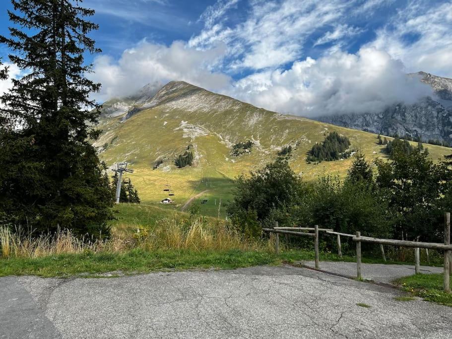 Appartement La Clusaz Avec Terrasse Sur Les Pistes De Ski Manigod Eksteriør bilde