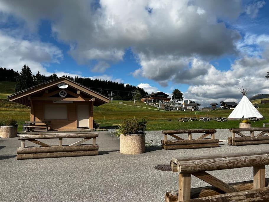 Appartement La Clusaz Avec Terrasse Sur Les Pistes De Ski Manigod Eksteriør bilde
