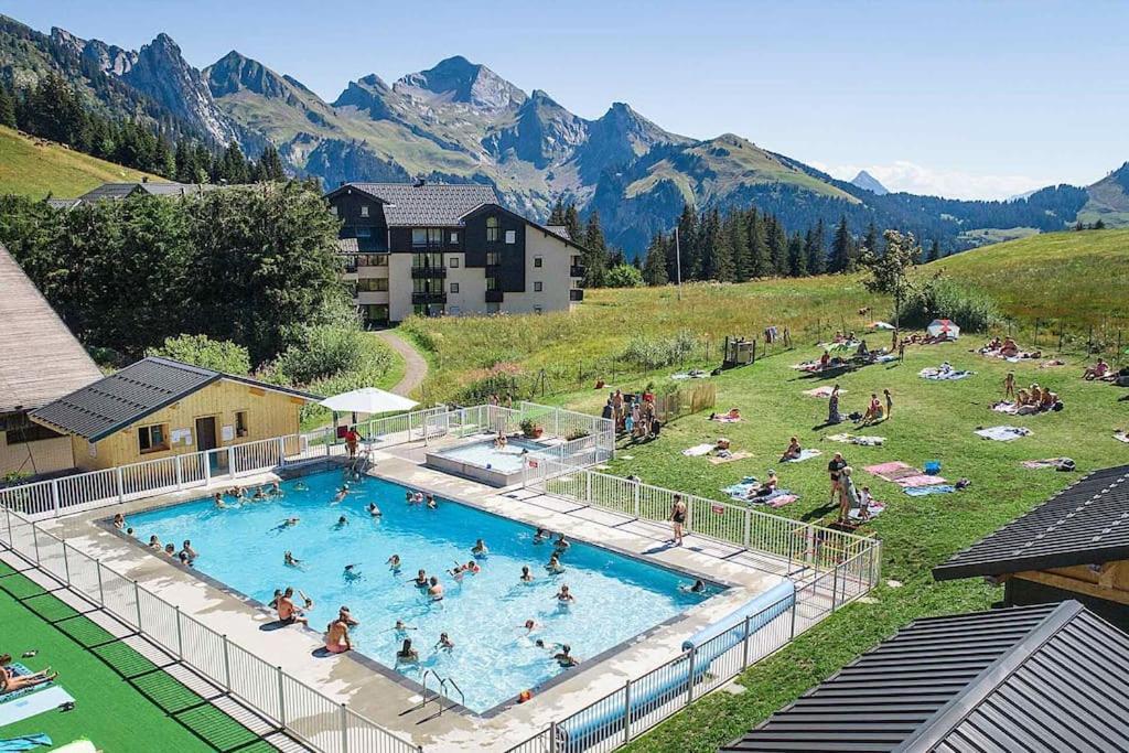 Appartement La Clusaz Avec Terrasse Sur Les Pistes De Ski Manigod Eksteriør bilde