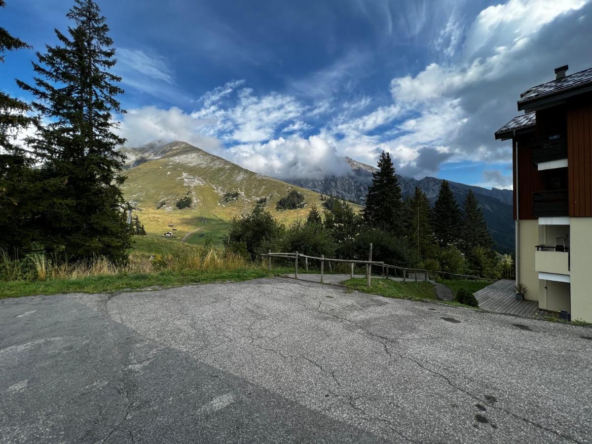 Appartement La Clusaz Avec Terrasse Sur Les Pistes De Ski Manigod Eksteriør bilde
